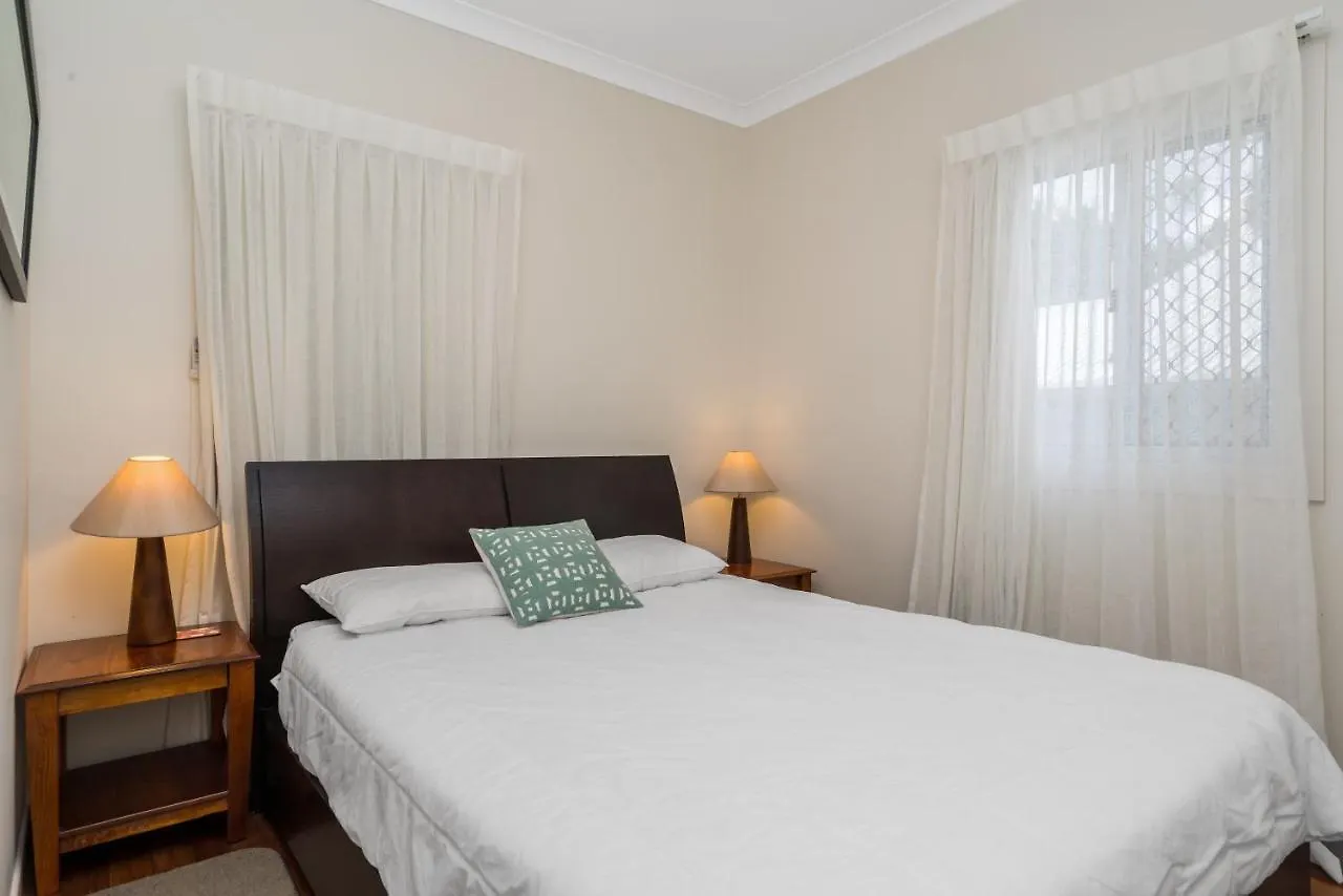 Holiday home Byron Bay Accom 69 Massinger Street - Bimbimbi